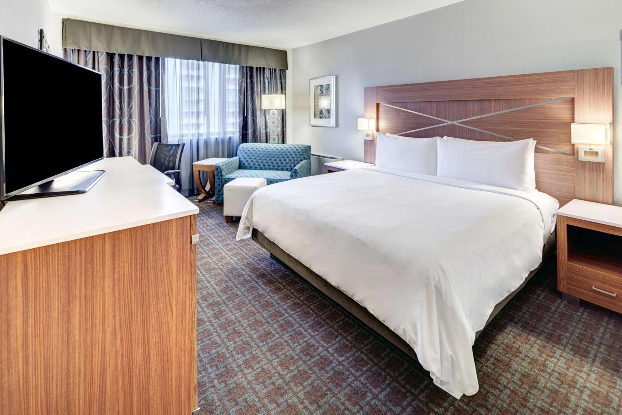 Doubletree By Hilton Milwaukee Downtown Exterior foto