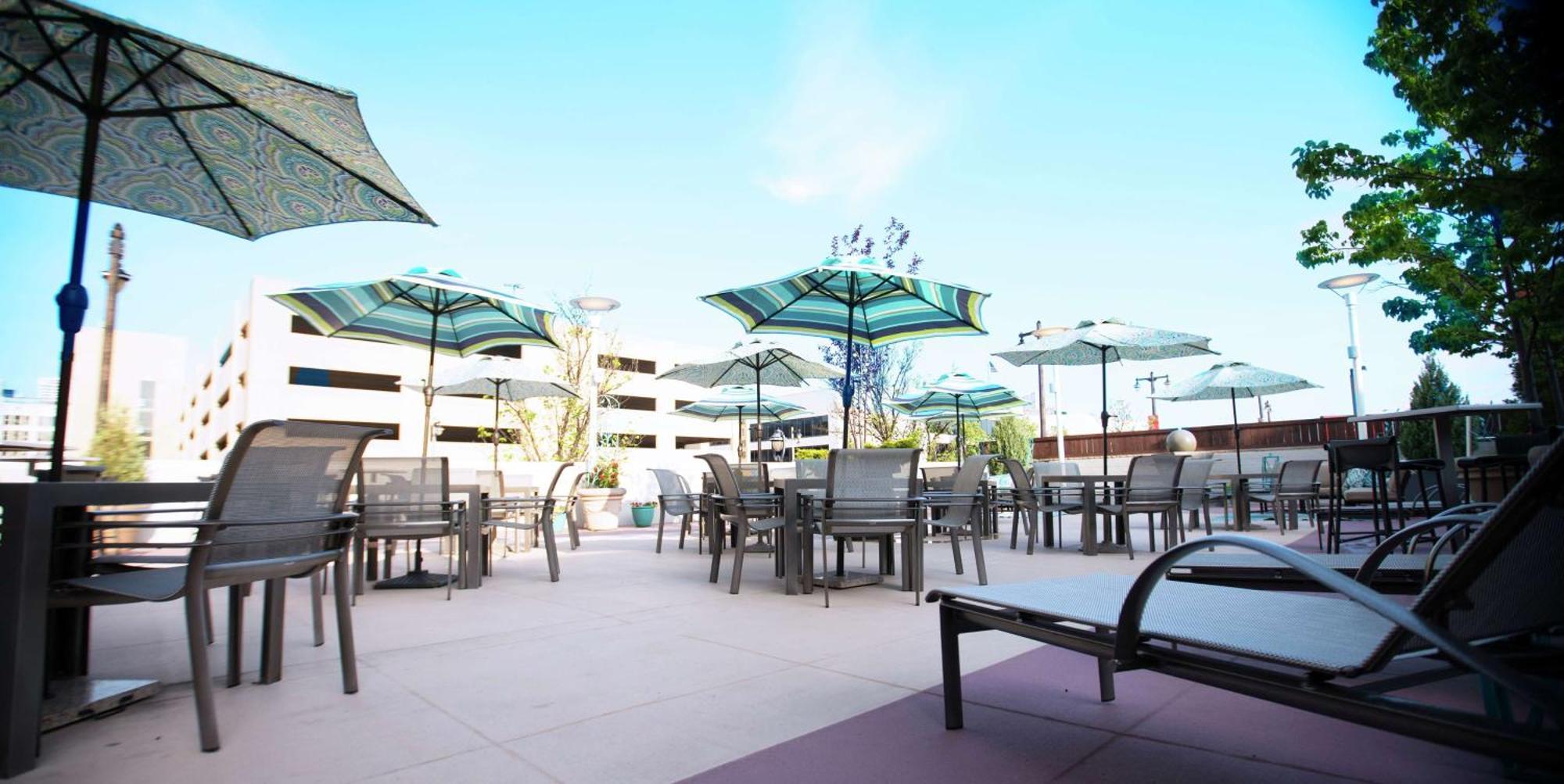 Doubletree By Hilton Milwaukee Downtown Exterior foto
