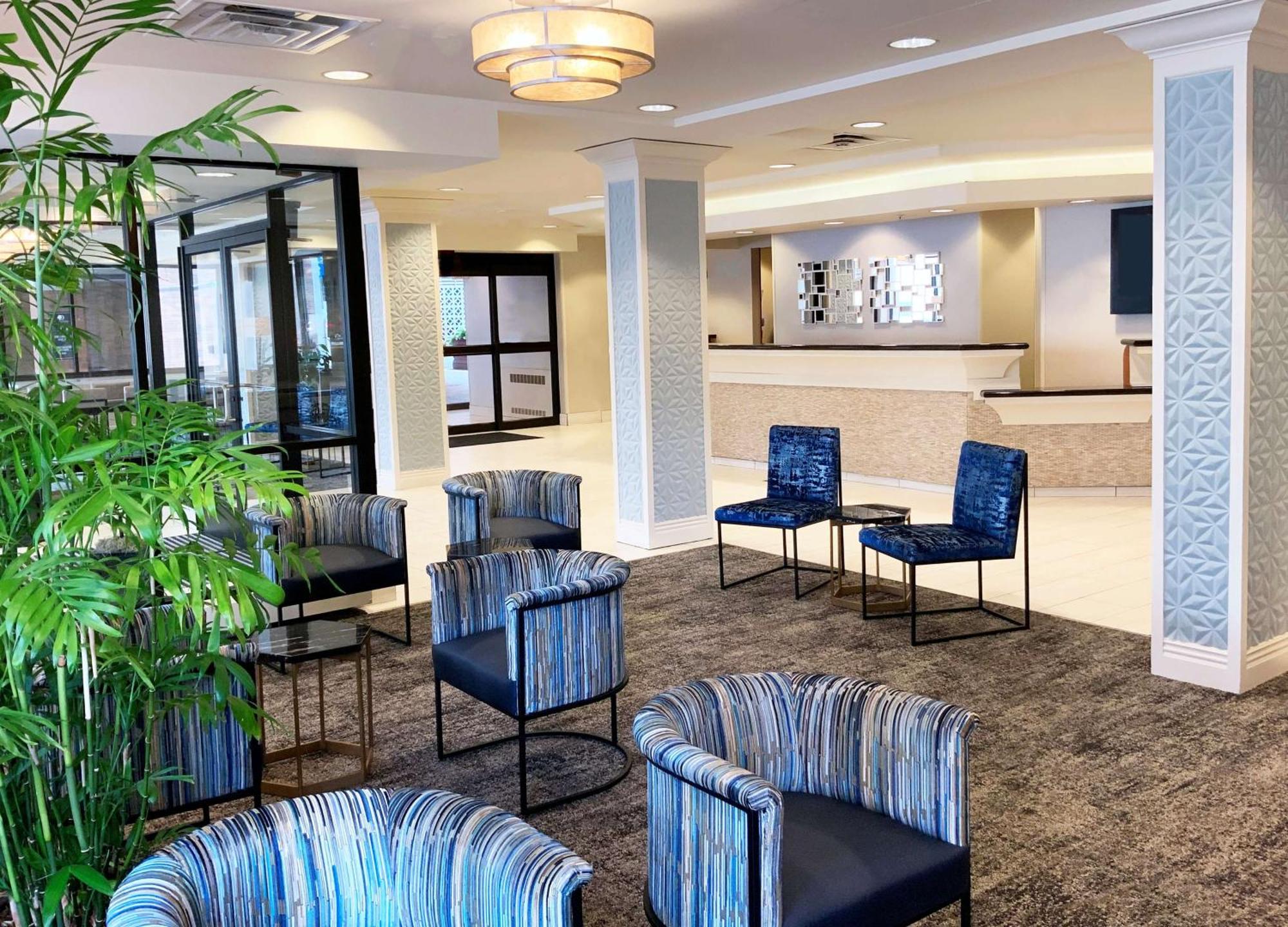 Doubletree By Hilton Milwaukee Downtown Exterior foto