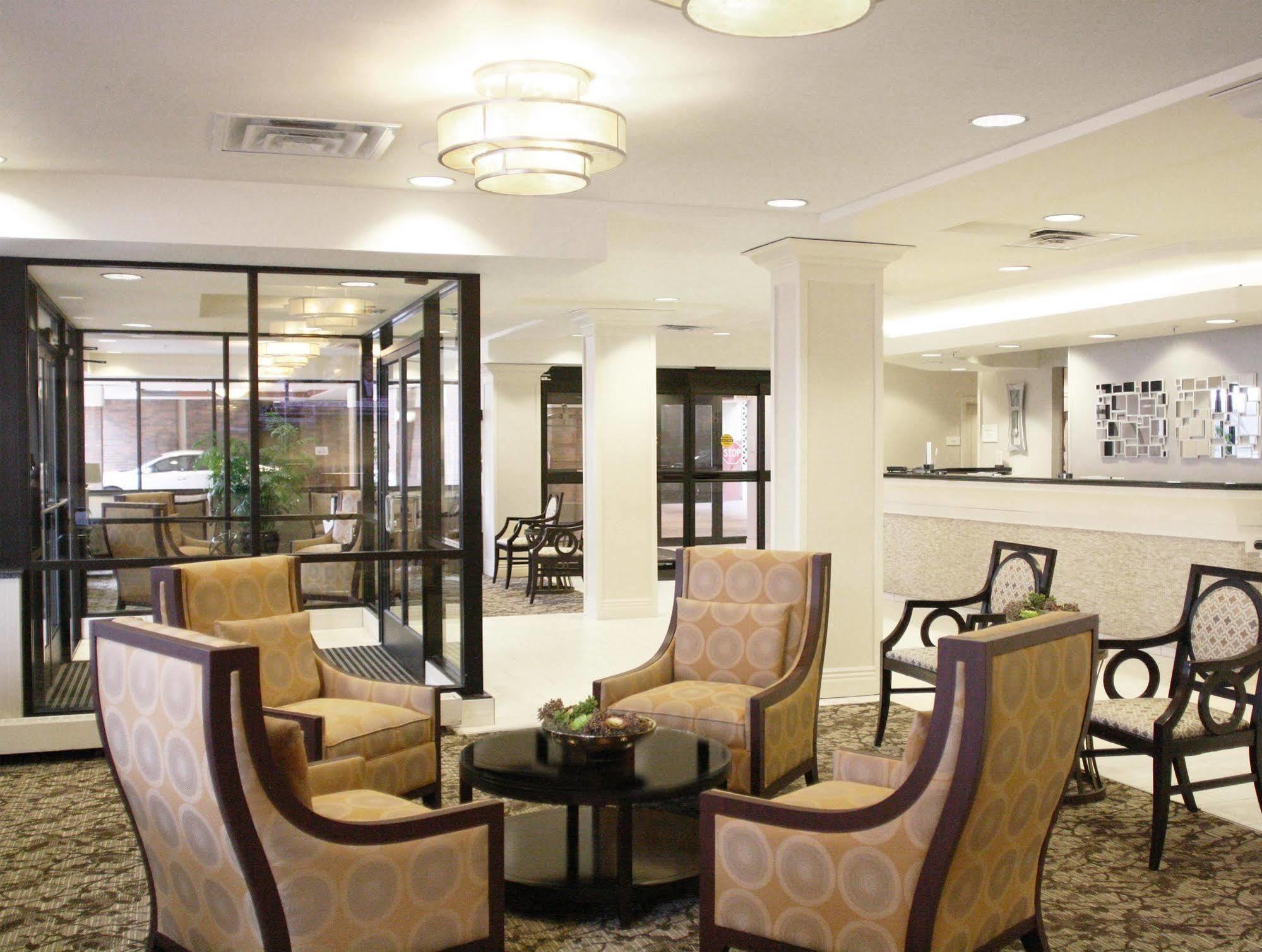 Doubletree By Hilton Milwaukee Downtown Exterior foto